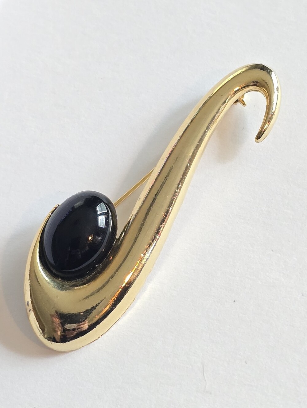 Vintage brooch swoop shaped black cabochon gold tone elegant classic